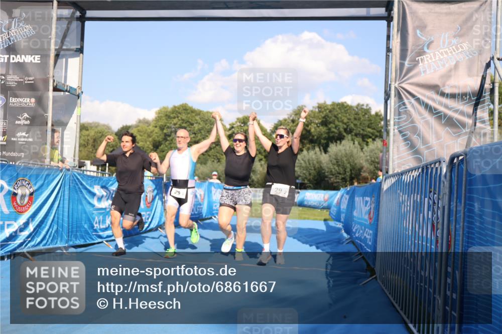 25.08.2024 - Elbe Triathlon Hamburg H.Heesch http://msf.ph/oto/6861667 25.08.2024 16:48:19 Ziel  meine-sportfotos.de
