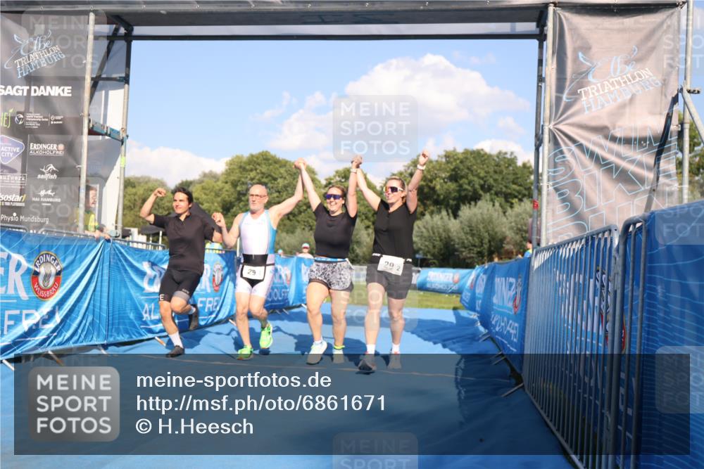 25.08.2024 - Elbe Triathlon Hamburg H.Heesch http://msf.ph/oto/6861671 25.08.2024 16:48:19 Ziel  meine-sportfotos.de