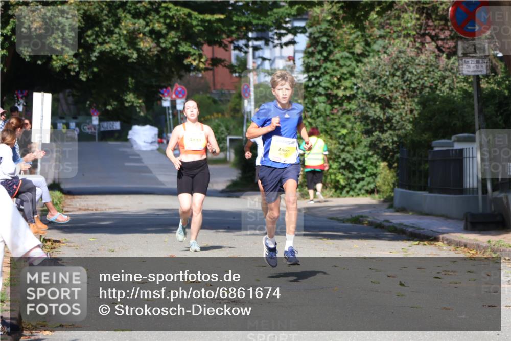 25.08.2024 - 20. Blankeneser Heldenlauf Strokosch-Dieckow http://msf.ph/oto/6861674 25.08.2024 10:17:02 Ziel 6273, 6457, 6459 meine-sportfotos.de