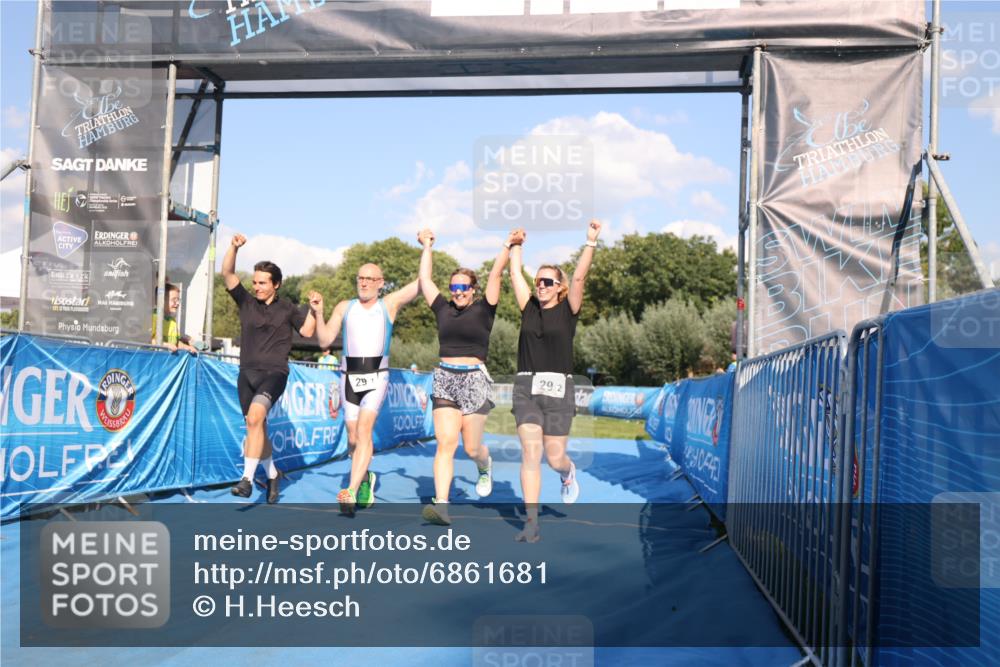 25.08.2024 - Elbe Triathlon Hamburg H.Heesch http://msf.ph/oto/6861681 25.08.2024 16:48:19 Ziel  meine-sportfotos.de