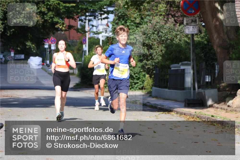 25.08.2024 - 20. Blankeneser Heldenlauf Strokosch-Dieckow http://msf.ph/oto/6861682 25.08.2024 10:17:03 Ziel 6273, 6457, 6459 meine-sportfotos.de