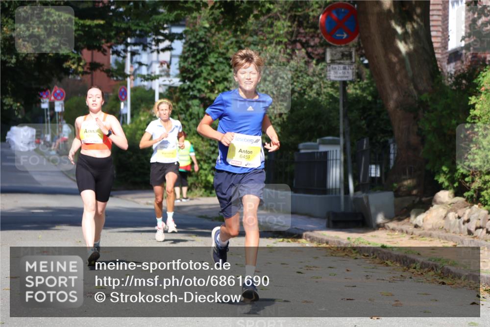 25.08.2024 - 20. Blankeneser Heldenlauf Strokosch-Dieckow http://msf.ph/oto/6861690 25.08.2024 10:17:03 Ziel 6273, 6457, 6459 meine-sportfotos.de