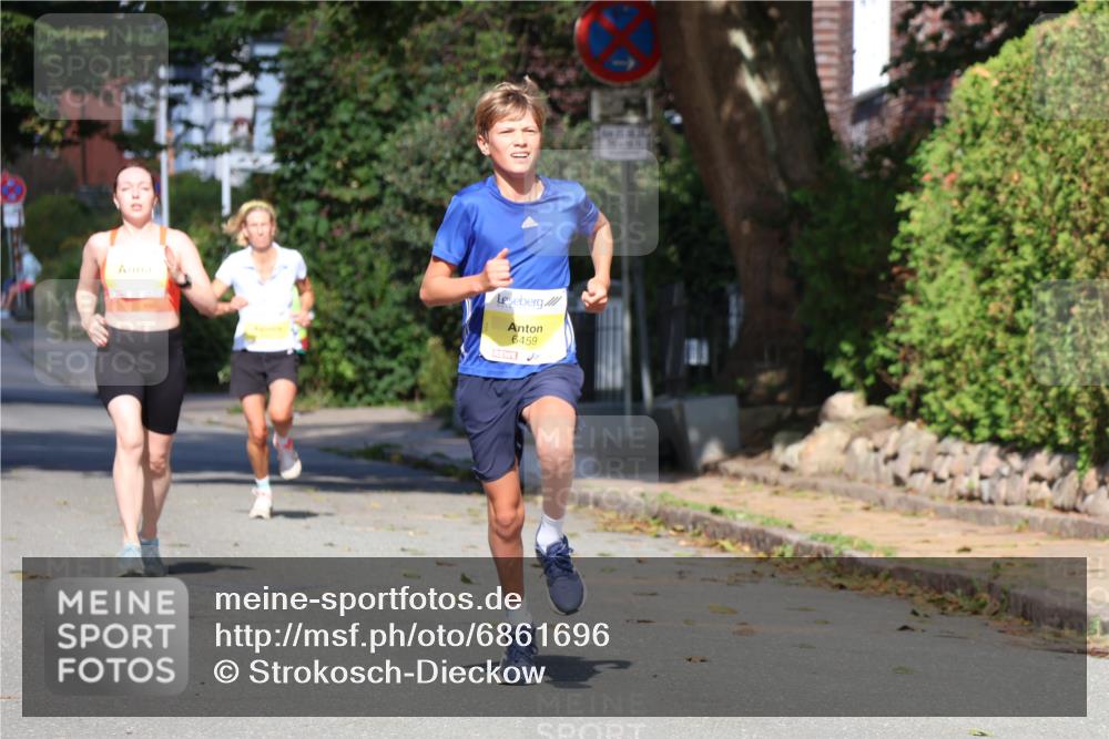 25.08.2024 - 20. Blankeneser Heldenlauf Strokosch-Dieckow http://msf.ph/oto/6861696 25.08.2024 10:17:04 Ziel 6273, 6457, 6459 meine-sportfotos.de