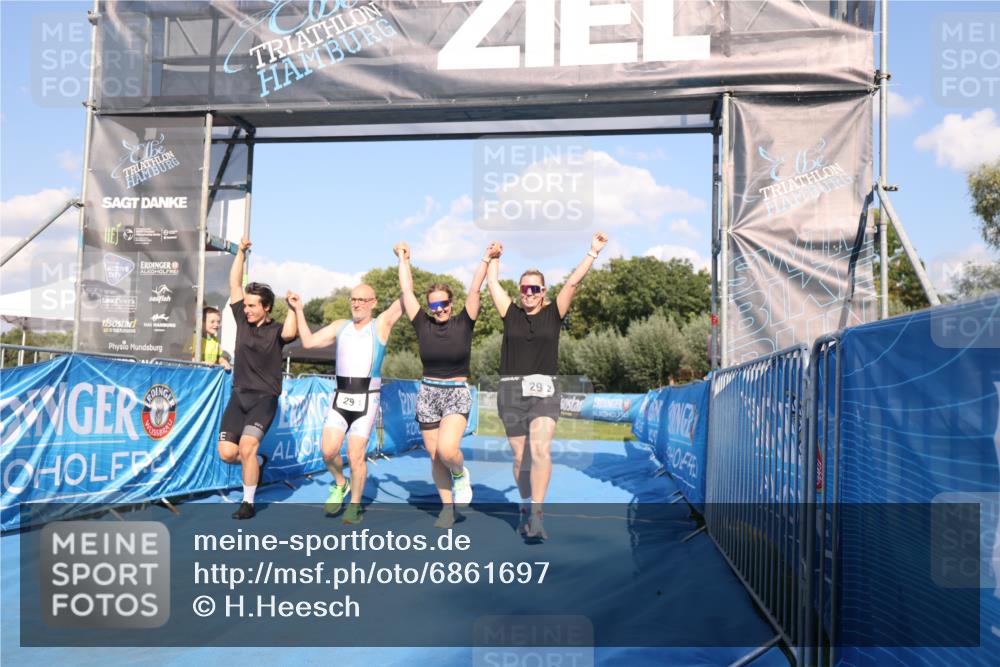 25.08.2024 - Elbe Triathlon Hamburg H.Heesch http://msf.ph/oto/6861697 25.08.2024 16:48:19 Ziel  meine-sportfotos.de