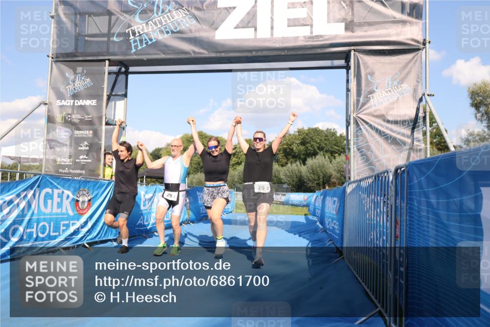 25.08.2024 - Elbe Triathlon Hamburg H.Heesch http://msf.ph/oto/6861700 25.08.2024 16:48:19 Ziel  meine-sportfotos.de