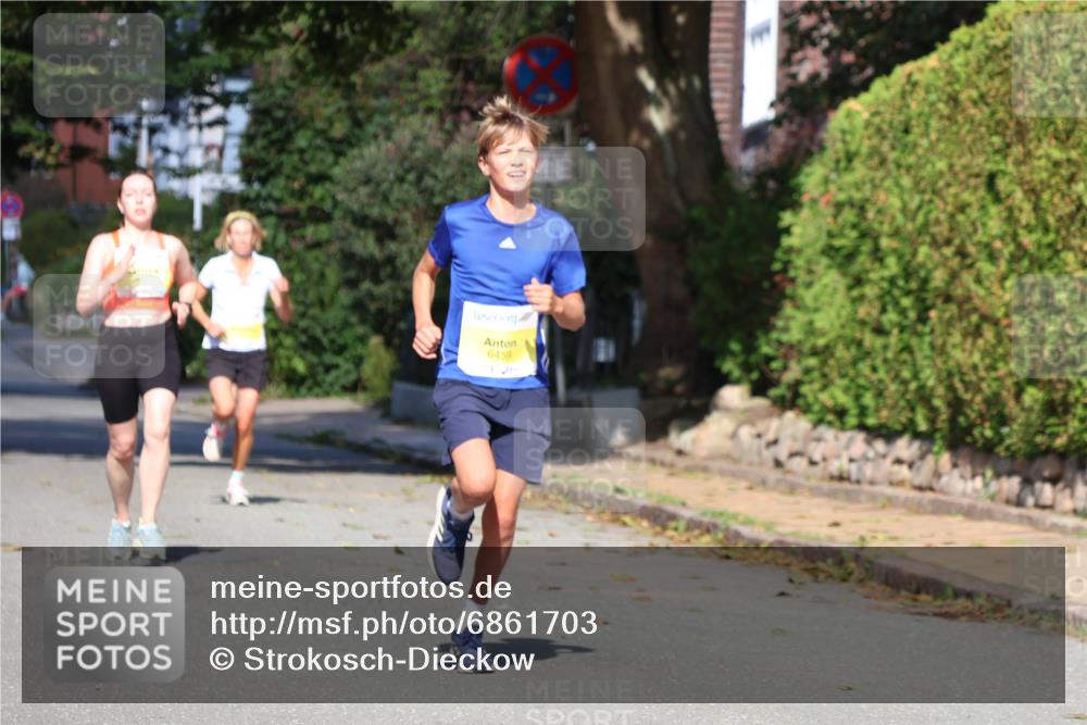 25.08.2024 - 20. Blankeneser Heldenlauf Strokosch-Dieckow http://msf.ph/oto/6861703 25.08.2024 10:17:04 Ziel 6273, 6457, 6459 meine-sportfotos.de
