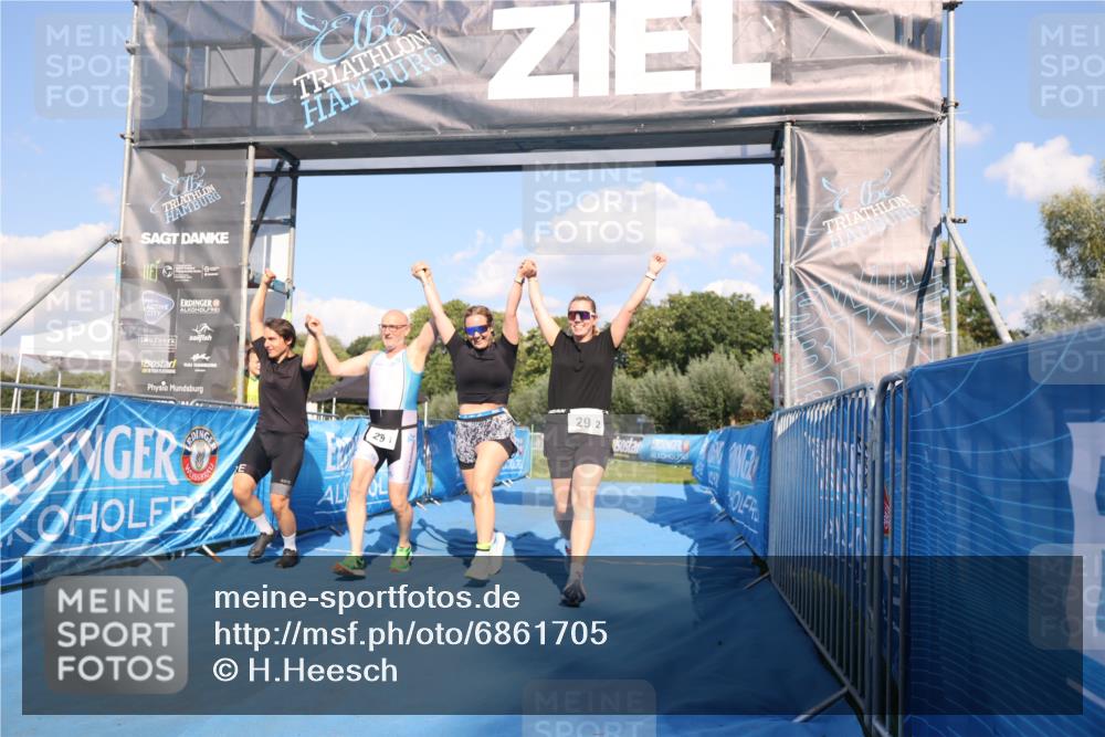 25.08.2024 - Elbe Triathlon Hamburg H.Heesch http://msf.ph/oto/6861705 25.08.2024 16:48:19 Ziel  meine-sportfotos.de