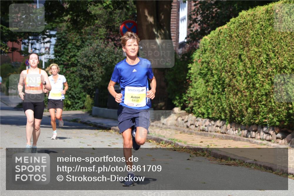 25.08.2024 - 20. Blankeneser Heldenlauf Strokosch-Dieckow http://msf.ph/oto/6861709 25.08.2024 10:17:05 Ziel 6273, 6457, 6459 meine-sportfotos.de