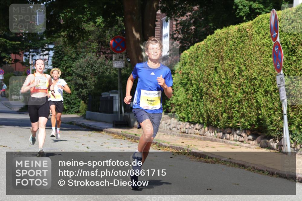 25.08.2024 - 20. Blankeneser Heldenlauf Strokosch-Dieckow http://msf.ph/oto/6861715 25.08.2024 10:17:05 Ziel 6273, 6457, 6459 meine-sportfotos.de