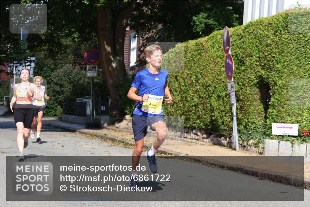 25.08.2024 - 20. Blankeneser Heldenlauf Strokosch-Dieckow http://msf.ph/oto/6861722 25.08.2024 10:17:05 Ziel 6273, 6457, 6459 meine-sportfotos.de