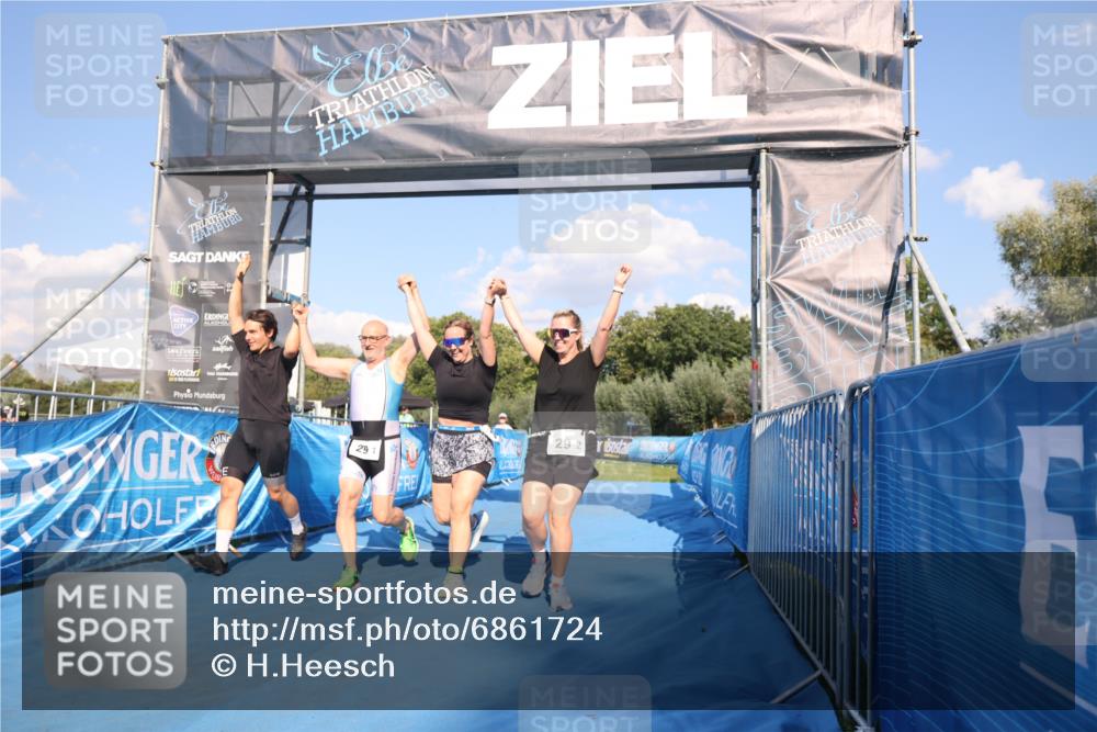 25.08.2024 - Elbe Triathlon Hamburg H.Heesch http://msf.ph/oto/6861724 25.08.2024 16:48:20 Ziel  meine-sportfotos.de