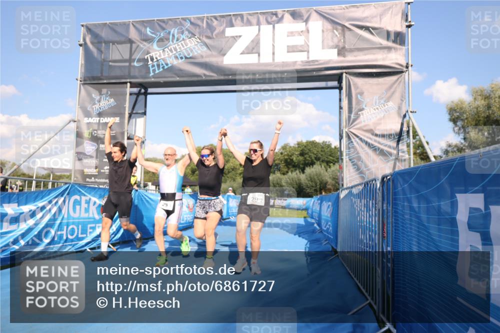 25.08.2024 - Elbe Triathlon Hamburg H.Heesch http://msf.ph/oto/6861727 25.08.2024 16:48:20 Ziel  meine-sportfotos.de