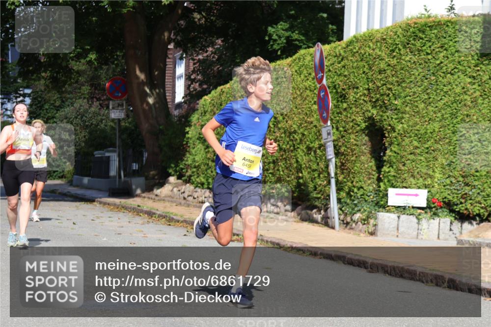 25.08.2024 - 20. Blankeneser Heldenlauf Strokosch-Dieckow http://msf.ph/oto/6861729 25.08.2024 10:17:06 Ziel 6273, 6457, 6459 meine-sportfotos.de