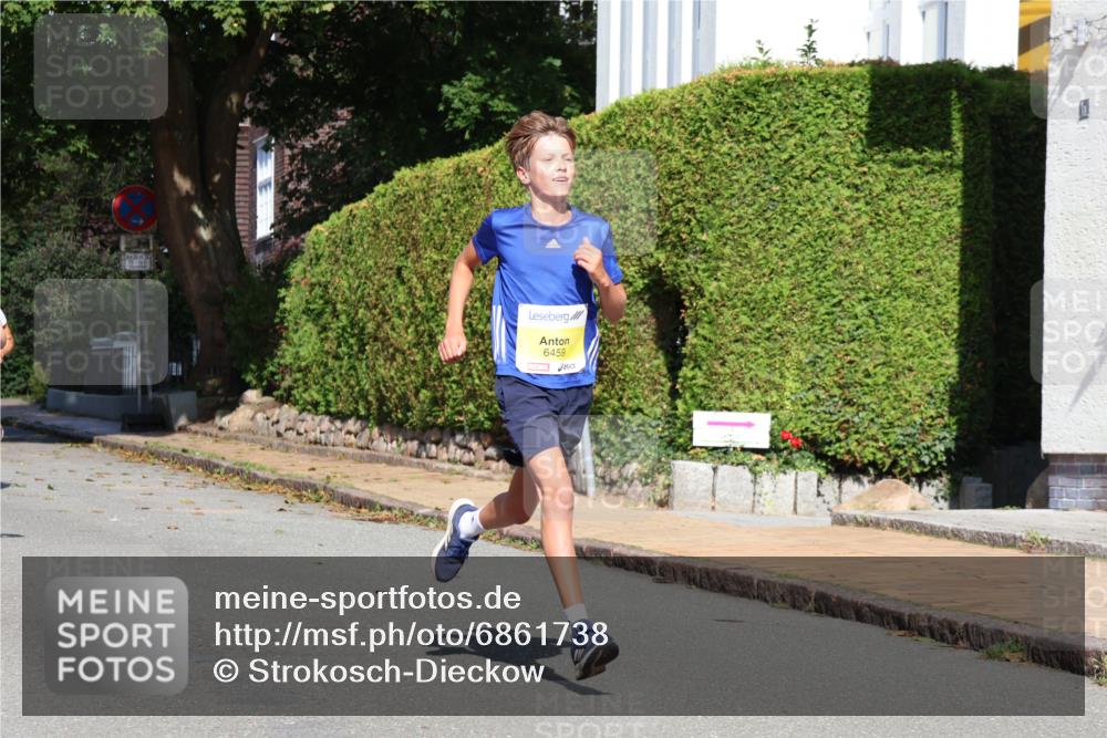 25.08.2024 - 20. Blankeneser Heldenlauf Strokosch-Dieckow http://msf.ph/oto/6861738 25.08.2024 10:17:06 Ziel 6273, 6457, 6459 meine-sportfotos.de