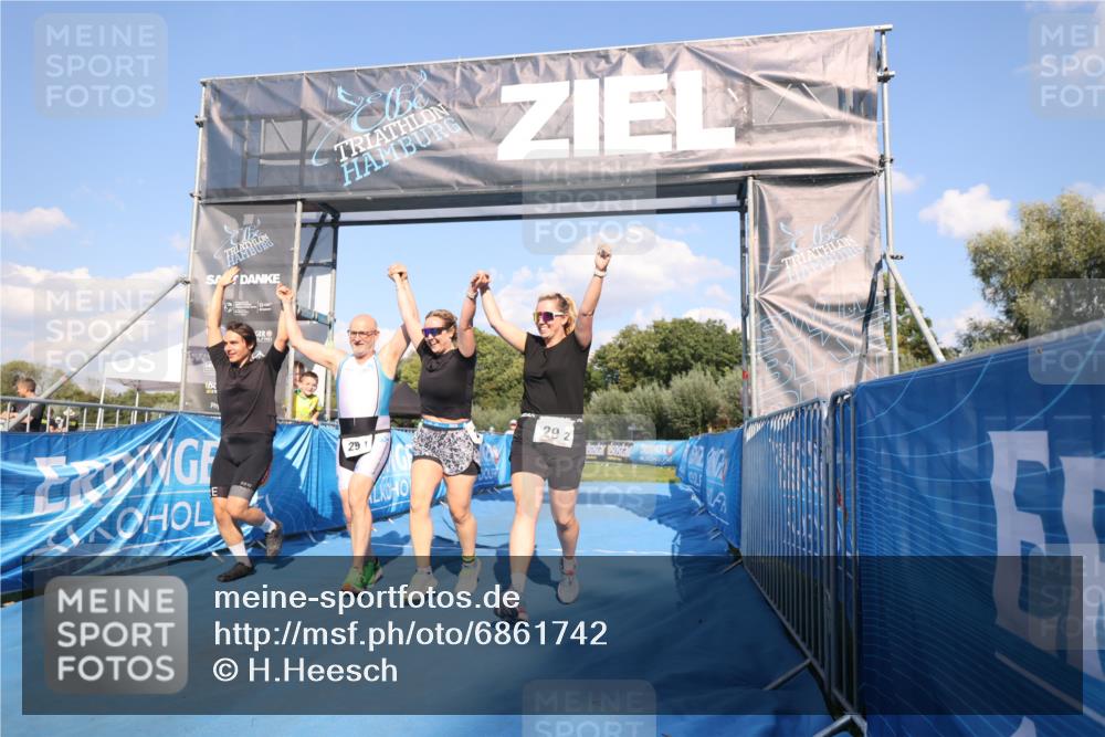 25.08.2024 - Elbe Triathlon Hamburg H.Heesch http://msf.ph/oto/6861742 25.08.2024 16:48:20 Ziel  meine-sportfotos.de