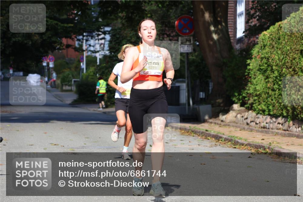 25.08.2024 - 20. Blankeneser Heldenlauf Strokosch-Dieckow http://msf.ph/oto/6861744 25.08.2024 10:17:07 Ziel 6273, 6457, 6459 meine-sportfotos.de