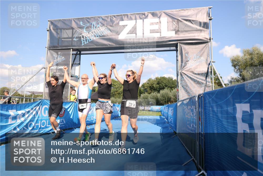 25.08.2024 - Elbe Triathlon Hamburg H.Heesch http://msf.ph/oto/6861746 25.08.2024 16:48:20 Ziel  meine-sportfotos.de