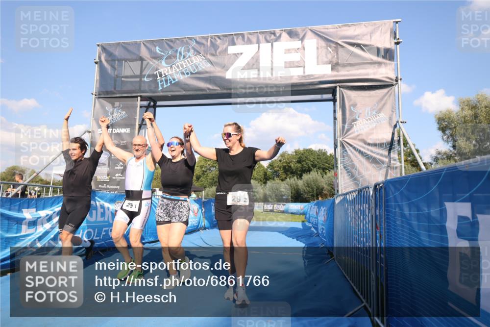25.08.2024 - Elbe Triathlon Hamburg H.Heesch http://msf.ph/oto/6861766 25.08.2024 16:48:20 Ziel  meine-sportfotos.de