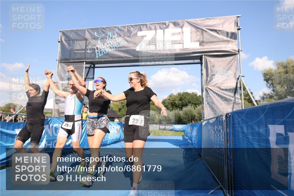 25.08.2024 - Elbe Triathlon Hamburg H.Heesch http://msf.ph/oto/6861779 25.08.2024 16:48:20 Ziel  meine-sportfotos.de