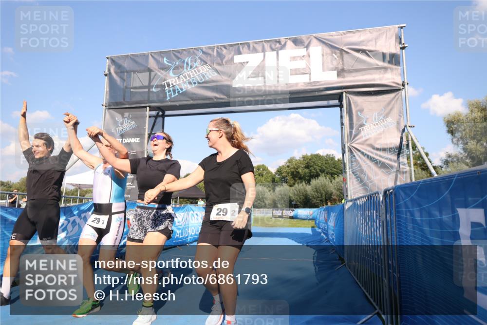 25.08.2024 - Elbe Triathlon Hamburg H.Heesch http://msf.ph/oto/6861793 25.08.2024 16:48:20 Ziel  meine-sportfotos.de