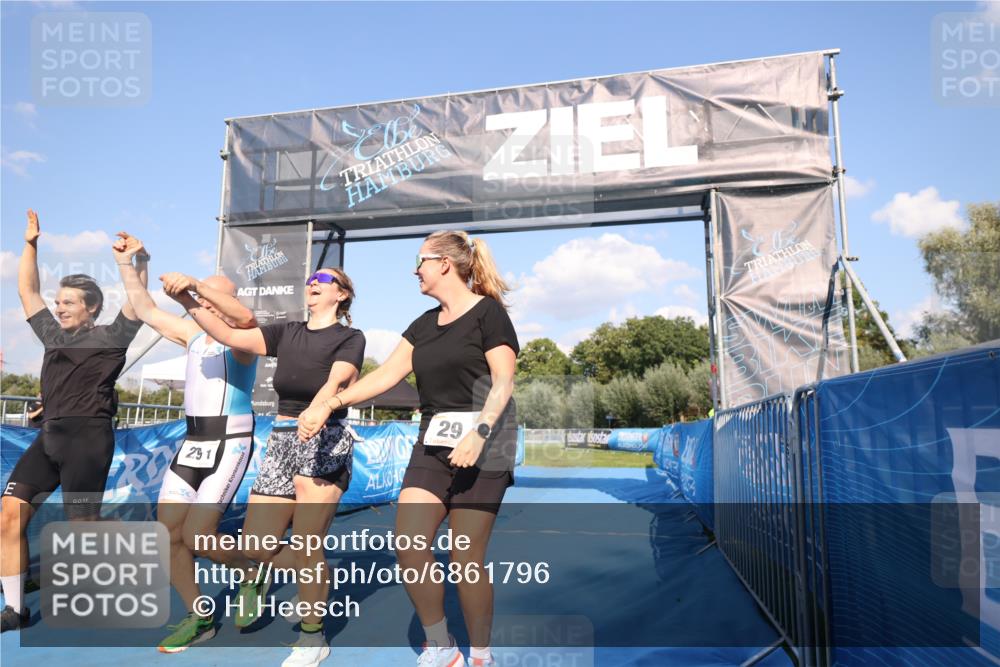 25.08.2024 - Elbe Triathlon Hamburg H.Heesch http://msf.ph/oto/6861796 25.08.2024 16:48:20 Ziel  meine-sportfotos.de