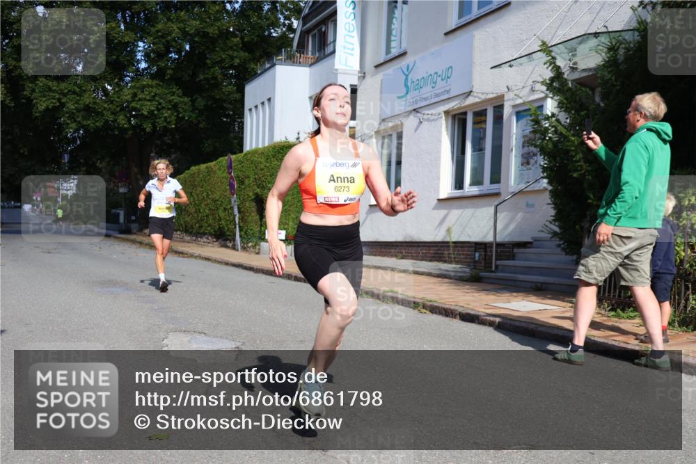 25.08.2024 - 20. Blankeneser Heldenlauf Strokosch-Dieckow http://msf.ph/oto/6861798 25.08.2024 10:17:09 Ziel 6273, 6457, 6459 meine-sportfotos.de