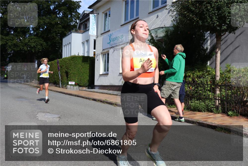 25.08.2024 - 20. Blankeneser Heldenlauf Strokosch-Dieckow http://msf.ph/oto/6861805 25.08.2024 10:17:09 Ziel 6273, 6457, 6459 meine-sportfotos.de
