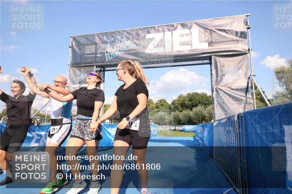 25.08.2024 - Elbe Triathlon Hamburg H.Heesch http://msf.ph/oto/6861806 25.08.2024 16:48:20 Ziel  meine-sportfotos.de