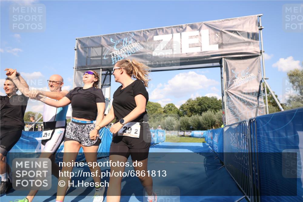 25.08.2024 - Elbe Triathlon Hamburg H.Heesch http://msf.ph/oto/6861813 25.08.2024 16:48:21 Ziel  meine-sportfotos.de