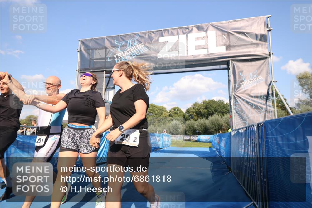 25.08.2024 - Elbe Triathlon Hamburg H.Heesch http://msf.ph/oto/6861818 25.08.2024 16:48:21 Ziel  meine-sportfotos.de