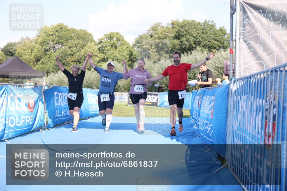 25.08.2024 - Elbe Triathlon Hamburg H.Heesch http://msf.ph/oto/6861837 25.08.2024 16:54:17 Ziel  meine-sportfotos.de
