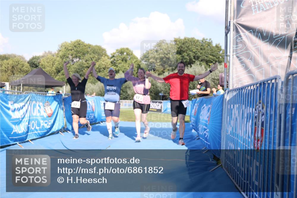 25.08.2024 - Elbe Triathlon Hamburg H.Heesch http://msf.ph/oto/6861852 25.08.2024 16:54:18 Ziel  meine-sportfotos.de