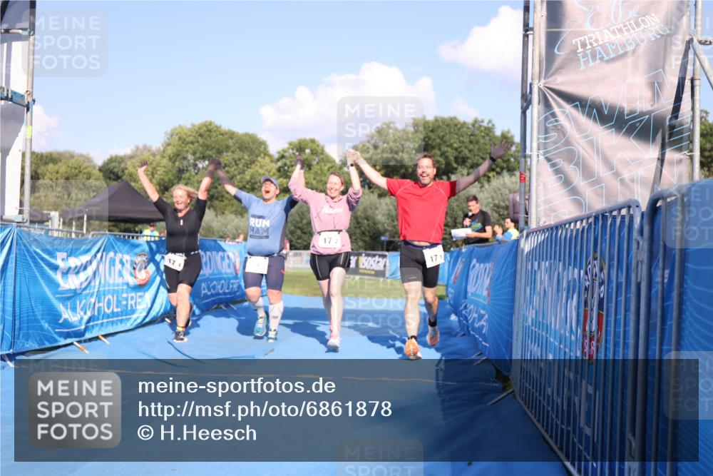 25.08.2024 - Elbe Triathlon Hamburg H.Heesch http://msf.ph/oto/6861878 25.08.2024 16:54:18 Ziel  meine-sportfotos.de