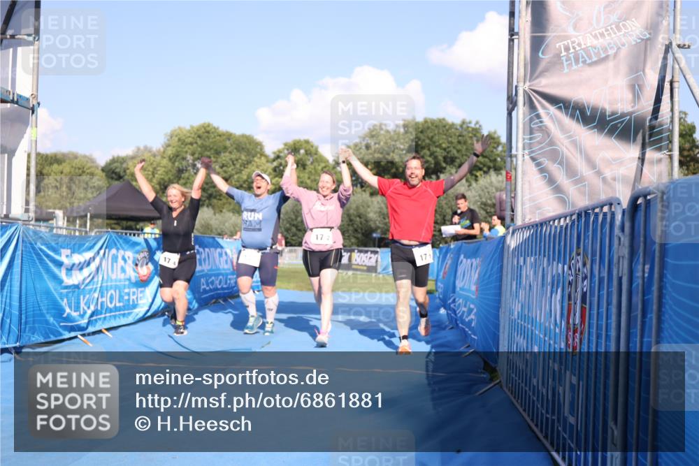 25.08.2024 - Elbe Triathlon Hamburg H.Heesch http://msf.ph/oto/6861881 25.08.2024 16:54:18 Ziel  meine-sportfotos.de