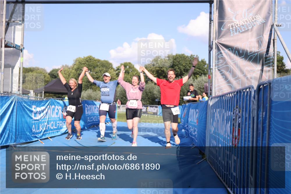 25.08.2024 - Elbe Triathlon Hamburg H.Heesch http://msf.ph/oto/6861890 25.08.2024 16:54:18 Ziel  meine-sportfotos.de