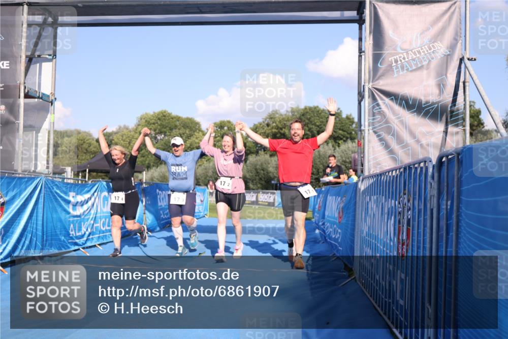 25.08.2024 - Elbe Triathlon Hamburg H.Heesch http://msf.ph/oto/6861907 25.08.2024 16:54:19 Ziel  meine-sportfotos.de