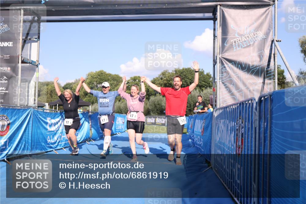 25.08.2024 - Elbe Triathlon Hamburg H.Heesch http://msf.ph/oto/6861919 25.08.2024 16:54:19 Ziel  meine-sportfotos.de