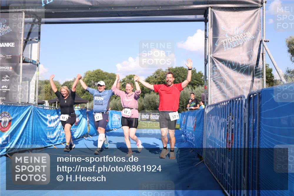 25.08.2024 - Elbe Triathlon Hamburg H.Heesch http://msf.ph/oto/6861924 25.08.2024 16:54:19 Ziel  meine-sportfotos.de
