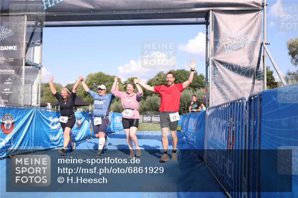25.08.2024 - Elbe Triathlon Hamburg H.Heesch http://msf.ph/oto/6861929 25.08.2024 16:54:19 Ziel  meine-sportfotos.de