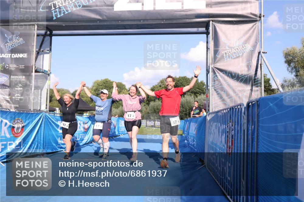 25.08.2024 - Elbe Triathlon Hamburg H.Heesch http://msf.ph/oto/6861937 25.08.2024 16:54:19 Ziel  meine-sportfotos.de