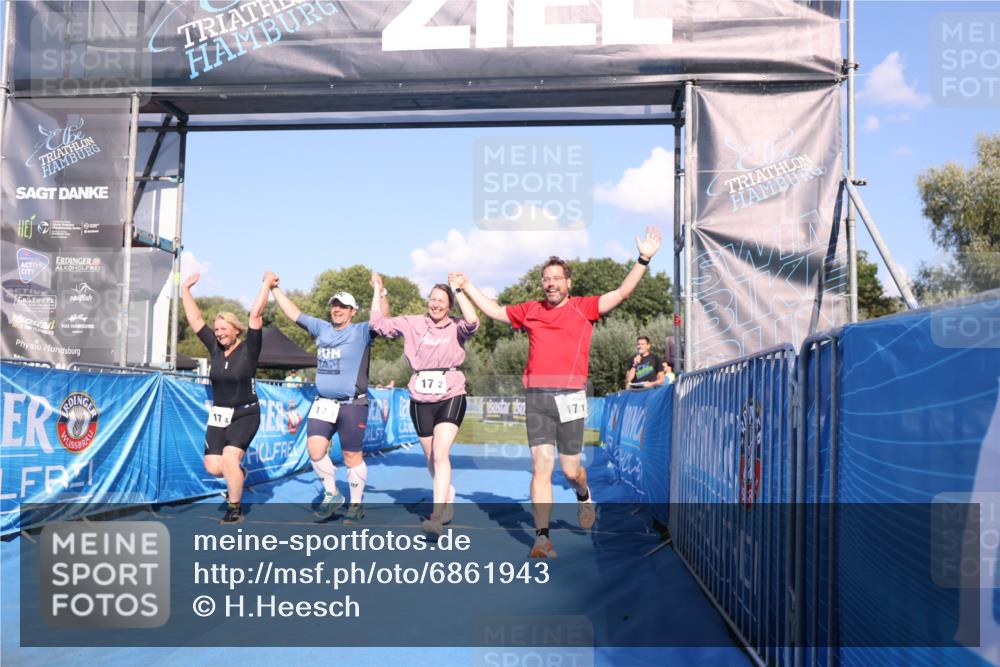 25.08.2024 - Elbe Triathlon Hamburg H.Heesch http://msf.ph/oto/6861943 25.08.2024 16:54:19 Ziel  meine-sportfotos.de