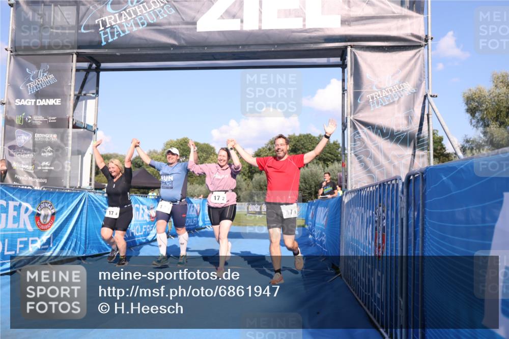 25.08.2024 - Elbe Triathlon Hamburg H.Heesch http://msf.ph/oto/6861947 25.08.2024 16:54:19 Ziel  meine-sportfotos.de