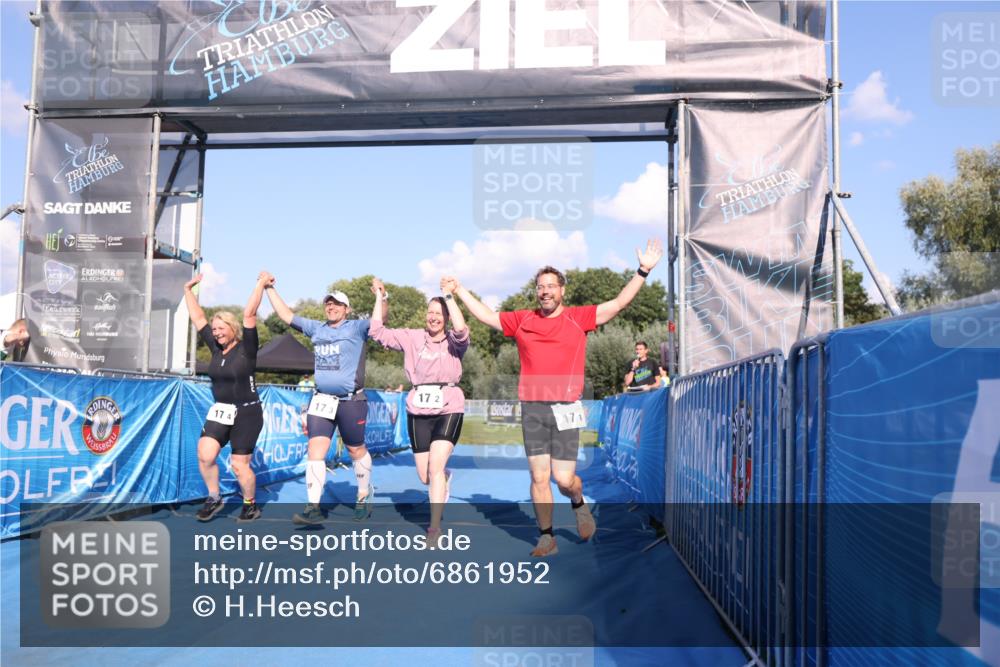 25.08.2024 - Elbe Triathlon Hamburg H.Heesch http://msf.ph/oto/6861952 25.08.2024 16:54:19 Ziel  meine-sportfotos.de