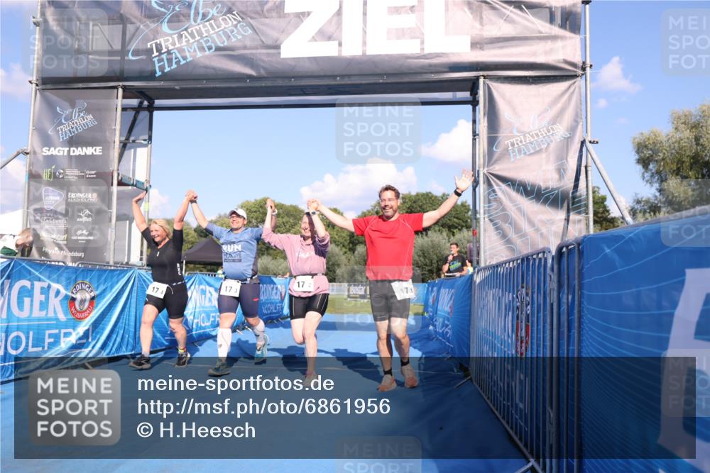 25.08.2024 - Elbe Triathlon Hamburg H.Heesch http://msf.ph/oto/6861956 25.08.2024 16:54:19 Ziel  meine-sportfotos.de