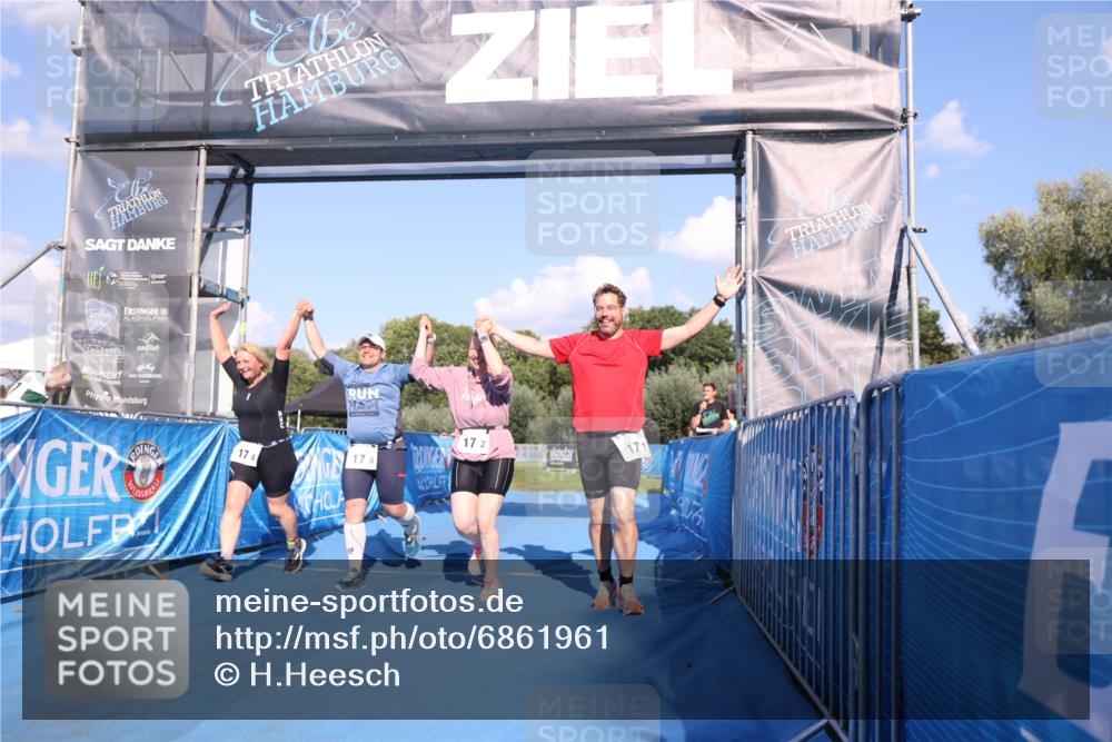 25.08.2024 - Elbe Triathlon Hamburg H.Heesch http://msf.ph/oto/6861961 25.08.2024 16:54:19 Ziel  meine-sportfotos.de