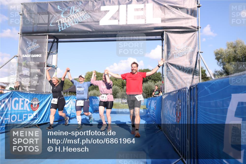 25.08.2024 - Elbe Triathlon Hamburg H.Heesch http://msf.ph/oto/6861964 25.08.2024 16:54:19 Ziel  meine-sportfotos.de