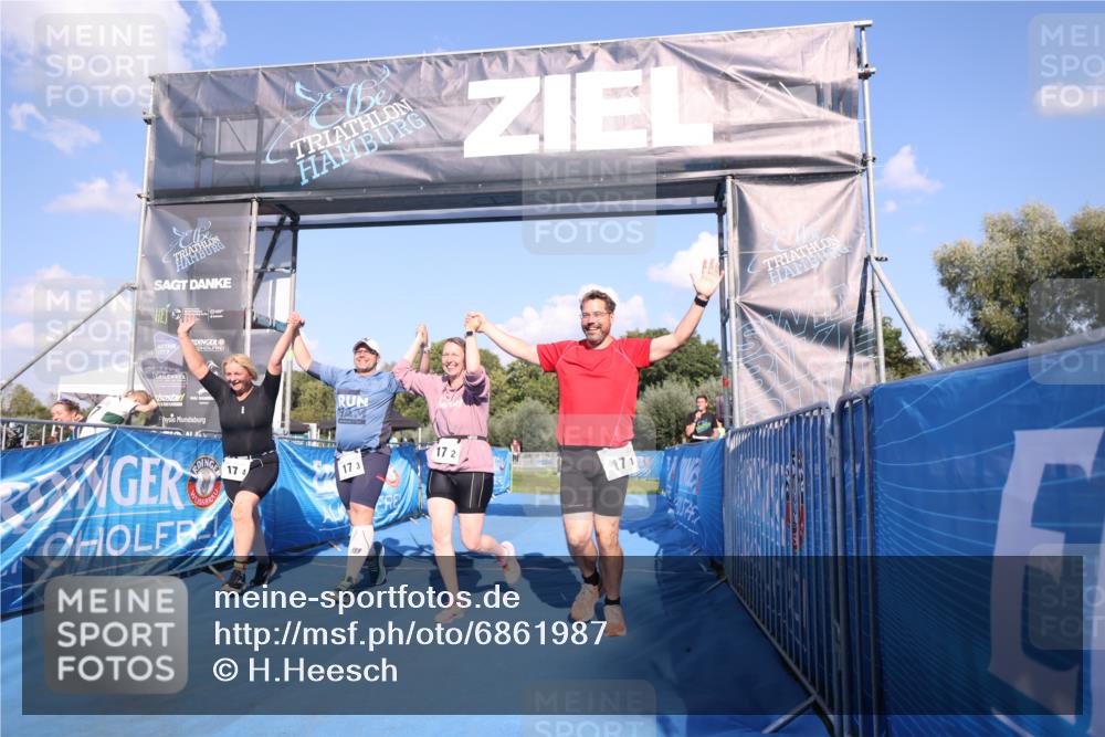 25.08.2024 - Elbe Triathlon Hamburg H.Heesch http://msf.ph/oto/6861987 25.08.2024 16:54:19 Ziel  meine-sportfotos.de