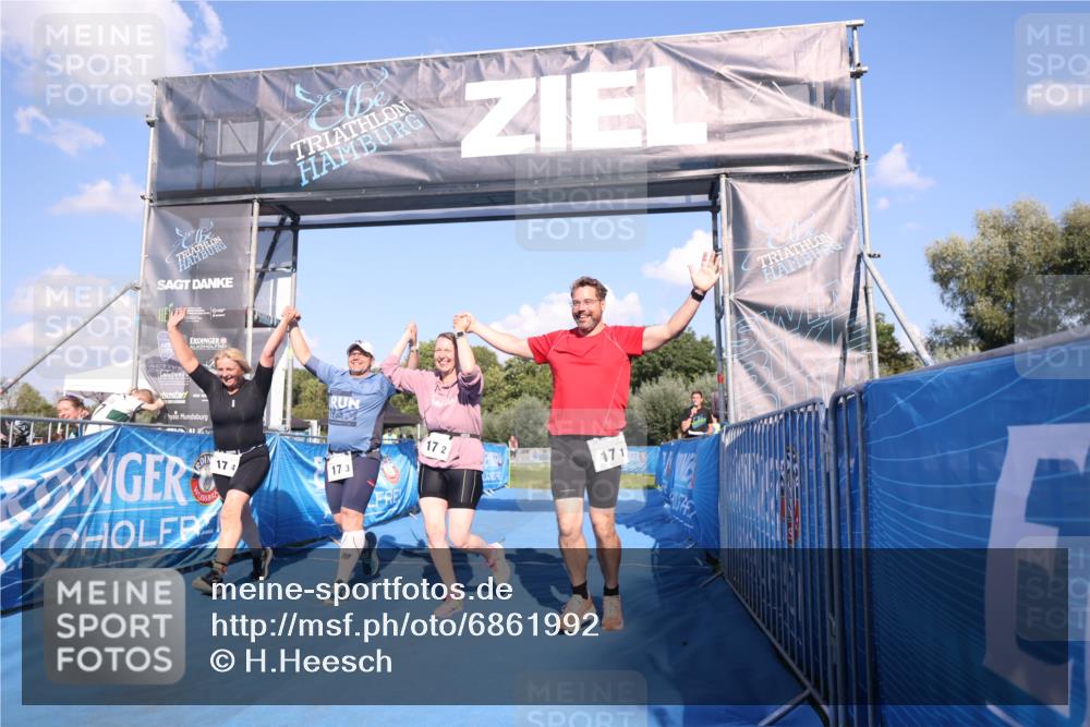 25.08.2024 - Elbe Triathlon Hamburg H.Heesch http://msf.ph/oto/6861992 25.08.2024 16:54:19 Ziel  meine-sportfotos.de