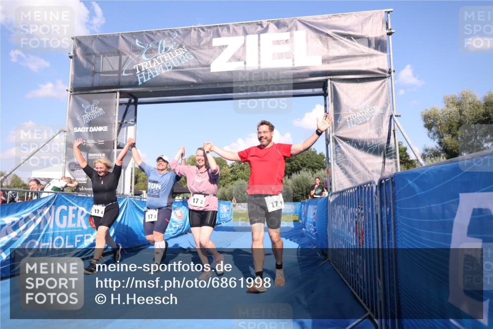 25.08.2024 - Elbe Triathlon Hamburg H.Heesch http://msf.ph/oto/6861998 25.08.2024 16:54:20 Ziel  meine-sportfotos.de