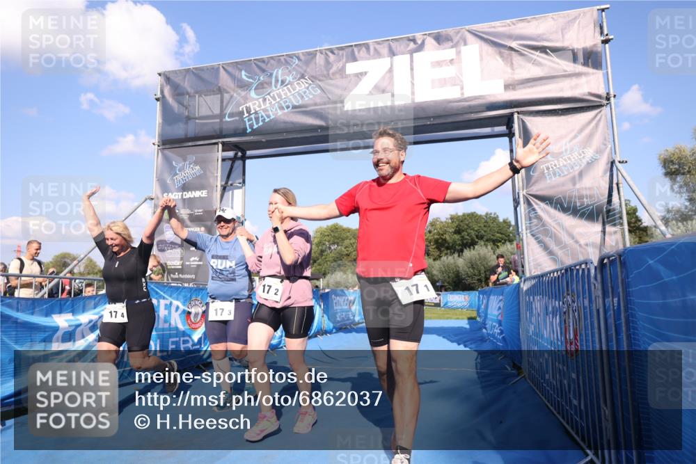 25.08.2024 - Elbe Triathlon Hamburg H.Heesch http://msf.ph/oto/6862037 25.08.2024 16:54:20 Ziel  meine-sportfotos.de